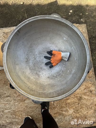 Казан чугунный с ножками