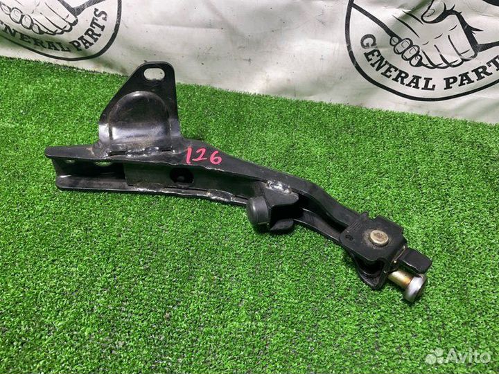 Петля двери задняя левая Mitsubishi Delica PE8W