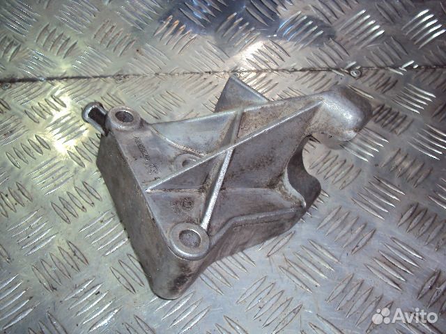 Кронштейн кпп Vectra B (X16XEL) зад б\у (арт. 90496729)