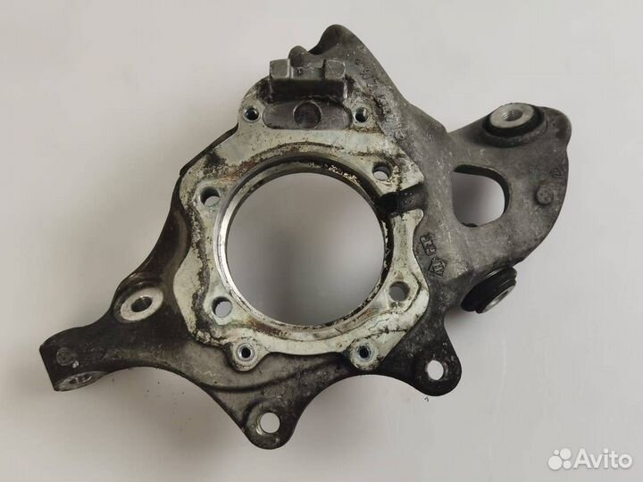 Кулак задний правый Mercedes-Benz CLS-Класс