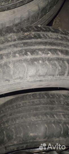 Aeolus 4SeasonAce AA01 215/60 R16
