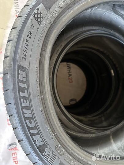 Michelin Pilot Sport 4 245/45 R17 99Y