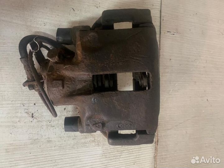 Суппорт передний правый audi 100 c3 (44)