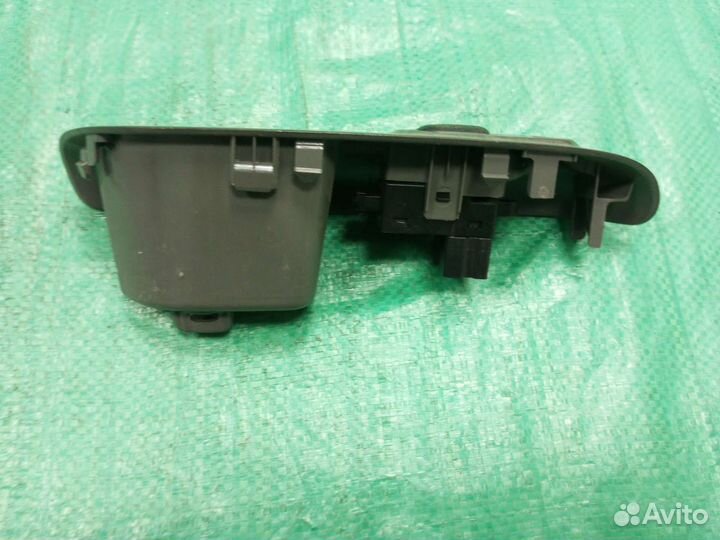 Кнопка стеклоподъемника Nissan Juke 829601KA0A