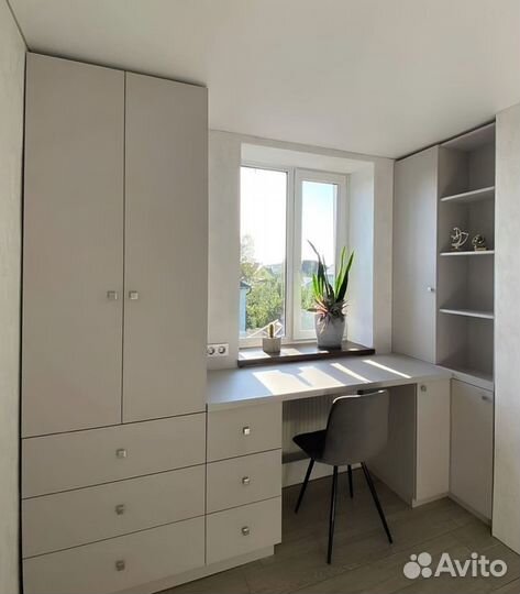 Рабочая зона у окна