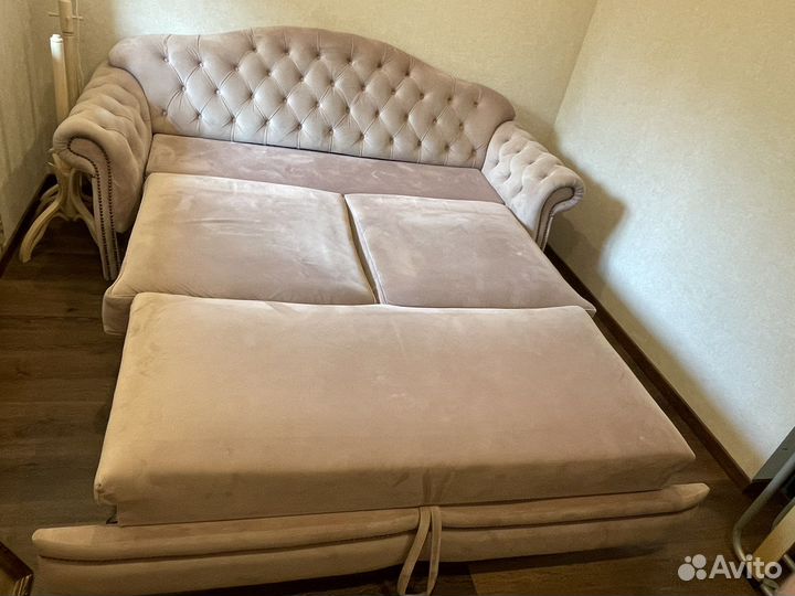 Диван пудровый