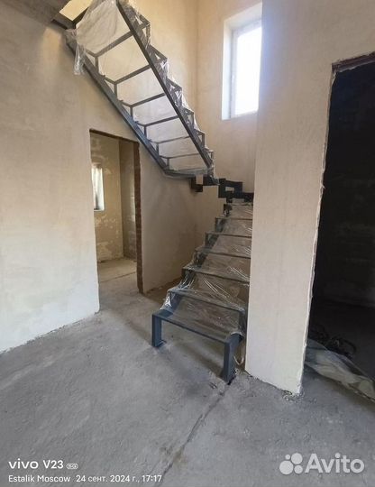 Лестница на металлокаркасе