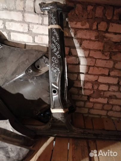 Стойка правая средняя toyota Prado 120