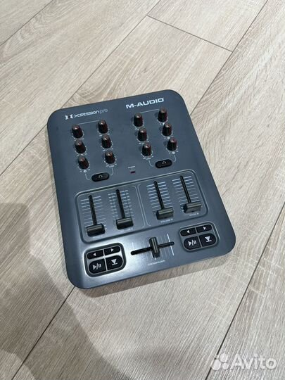 DJ контроллер M-Audio X-session PRO