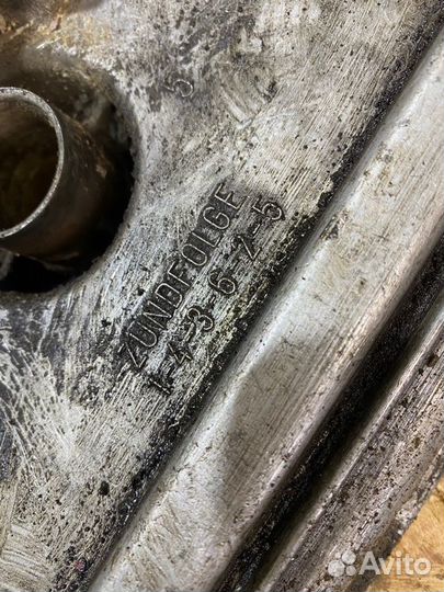 Клапанная крышка Skoda Superb 2.8 2002