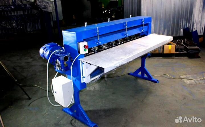 Машина для нанесения ребер жесткости