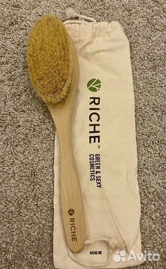 Массажная щётка riche