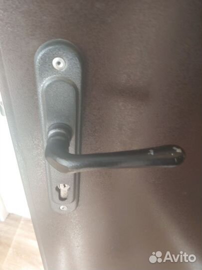 Металлическая дверь б/у