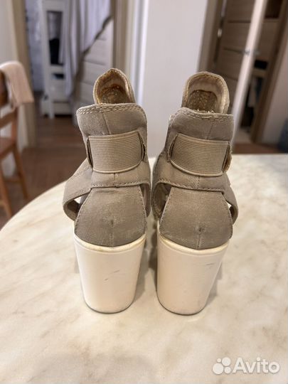 Босоножки 37