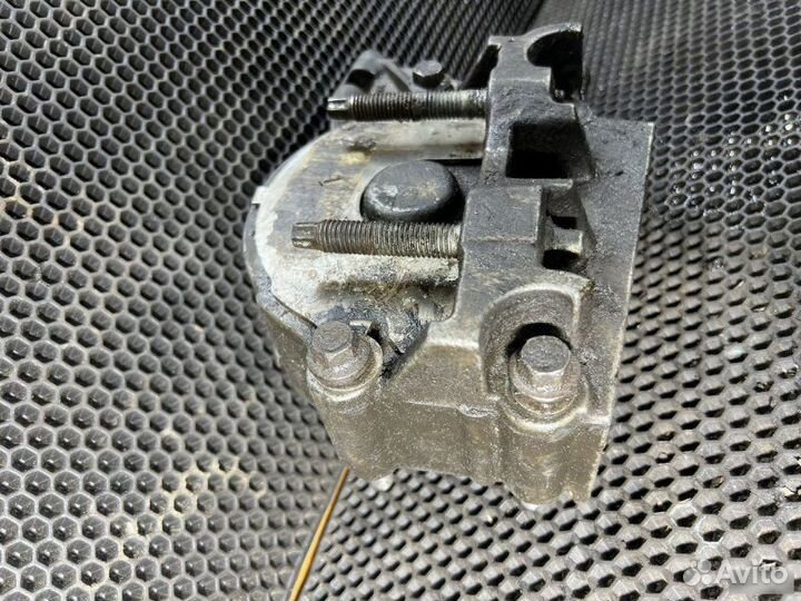 Кронштейн опоры двигателя правый Ford Focus