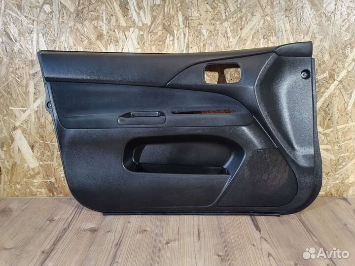 Mitsubishi Lancer 9 Обшивка передней двери