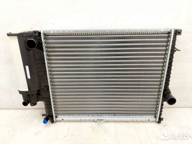 Радиатор охлаждения BMW 5 E34. 1988-1996