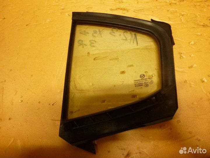 Стекло задней правой двери (форточка) mazda 3 (BM)