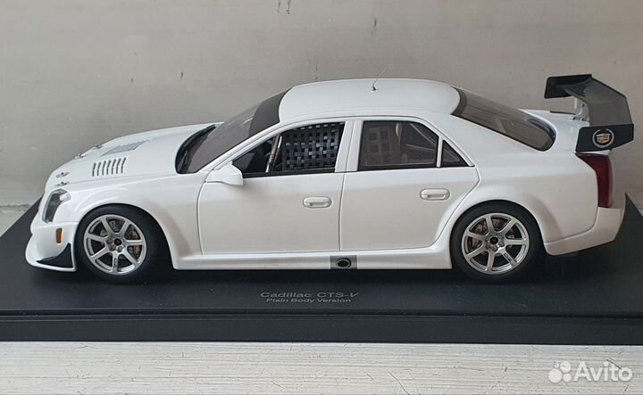 Cadillac CTS 1/18