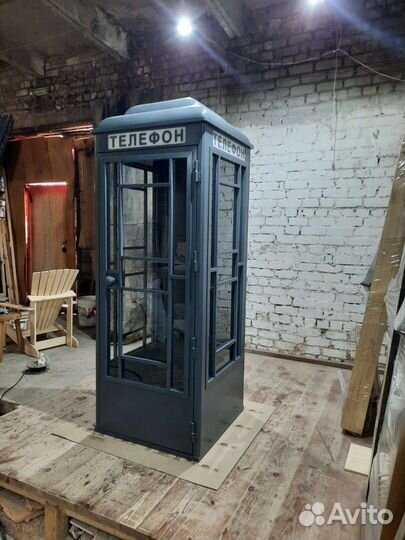 Телефонная будка СССР с надписью 