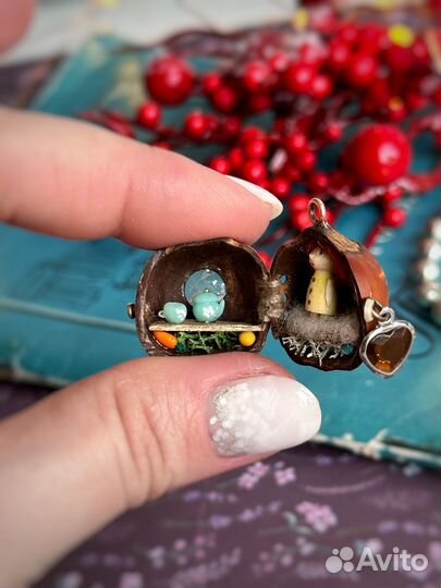 Кукольный домик в скорлупе ореха. Миниаюра кулон