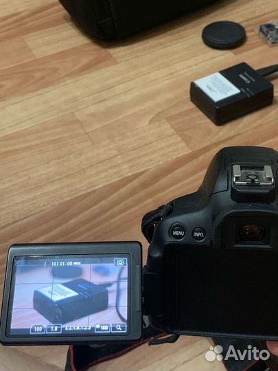 Зеркальная камера Canon 650d
