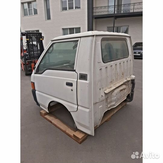 Кабина mitsubishi delica P02T 4G92 99