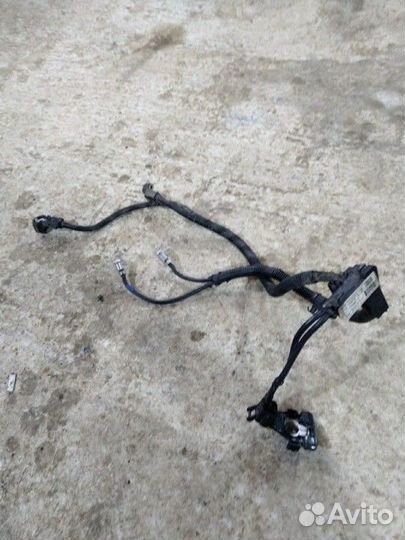 Клемма аккумулятора плюсовая