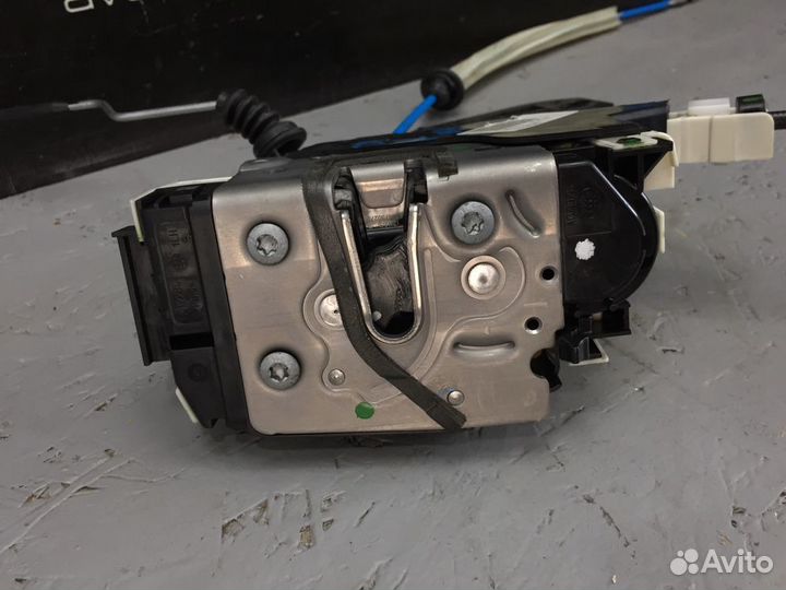 Замок двери задний левый Mercedes-Benz B-180 T246