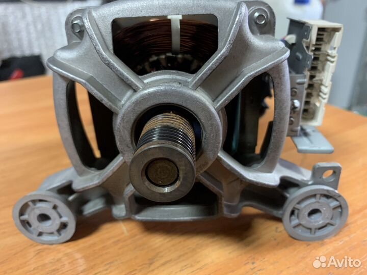 Двигататель стиральной машины