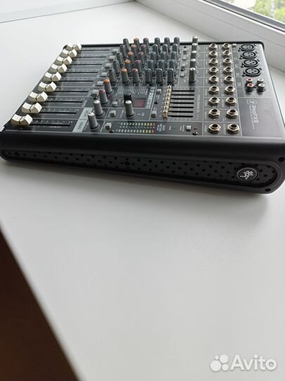 Микшерный пульт Mackie PRO FX8