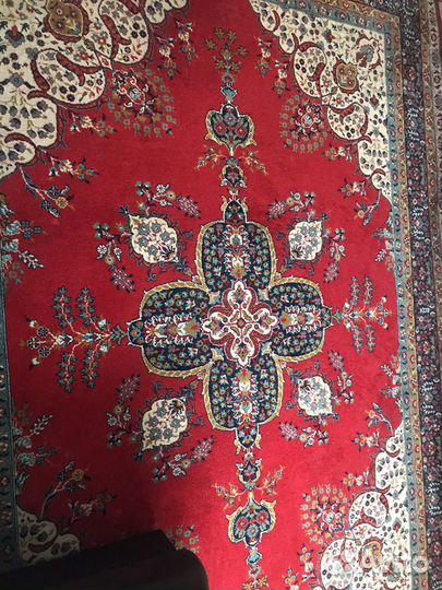 Продам шерстяной ковёр размером 2на 3