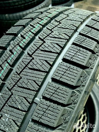 Kapsen SnowShoes AW33 295/40 R21 135U