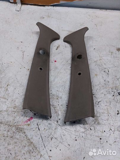 Накладка средней стойки верхняя Mercuri Sable 2