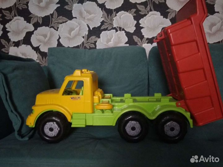 Игрушка грузовик