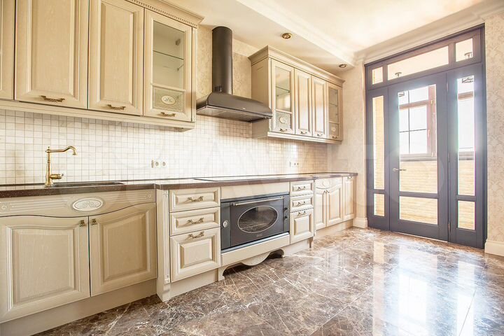 4-к. квартира, 160 м², 13/15 эт.