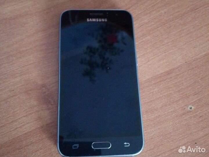 Телефон Samsung j1