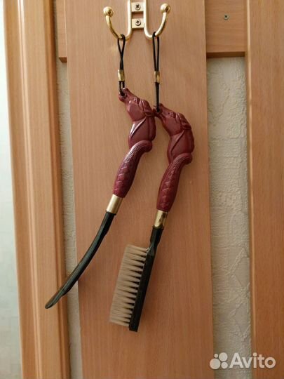 Ложка для обуви СССР и щётка для одежды'Кони