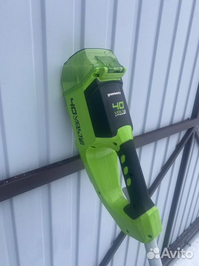 Аккумуляторный снегоуборщик