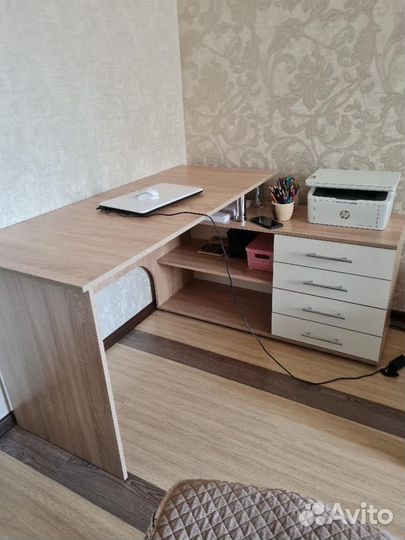 Компьютерный стол