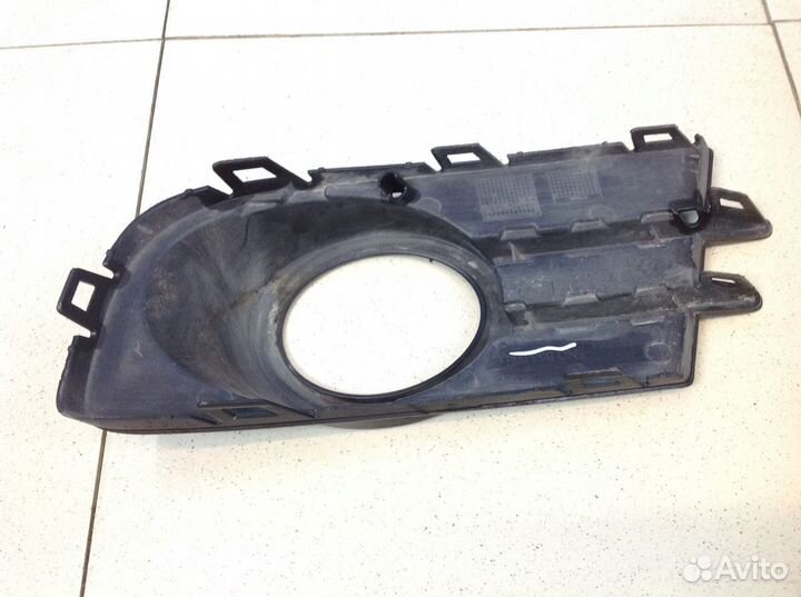 Решетка в бампер правая VW tiguan 2011 5N0853666E