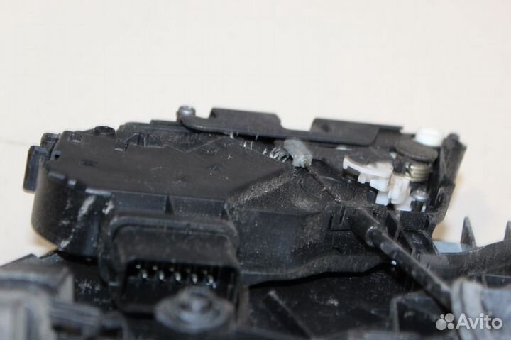 Замок двери задней левой Volvo S40 2004-2012