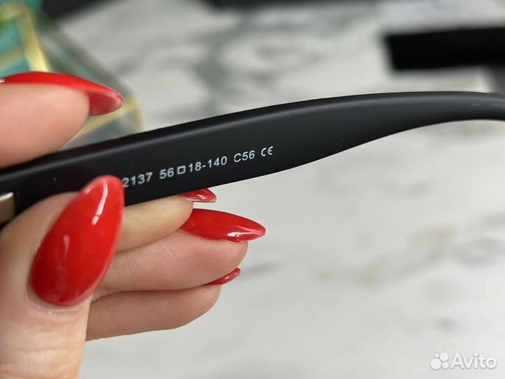 Солнцезащитные очки Prada