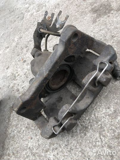 Суппорт передний skoda octavia