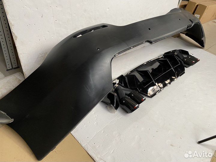 BMW F10 Бампер М5 + Диффузор + Насадки Akrapovic