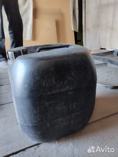 Канистра полиэтиленовая 21.5 л б/у