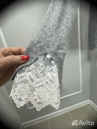 Водолазка- лонгслив, с кружевом. Новая