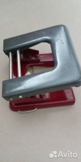 Дырокол на 2 отверстия