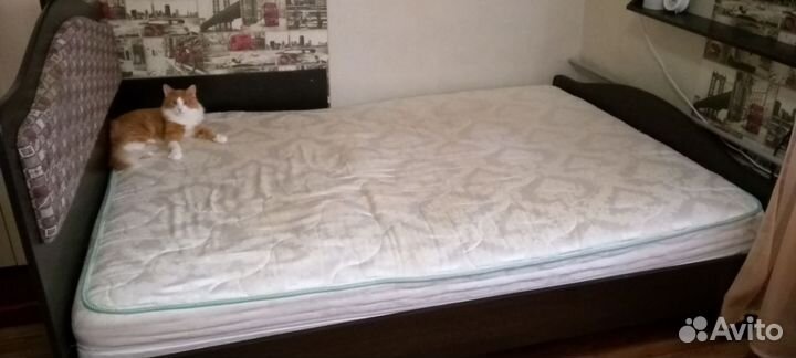 Кровать двухспальная с матрасом