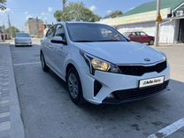 Kia Rio 1.6 AT, 2021, 5 600 км, с пробегом, цена 1 730 000 руб.